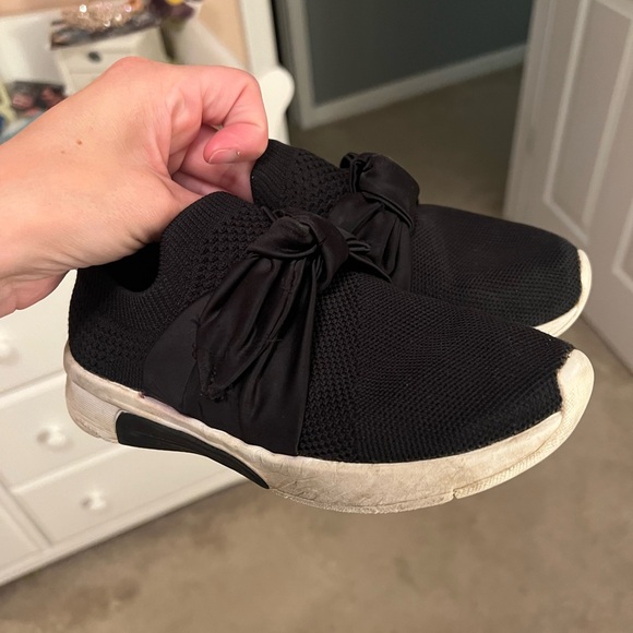 Girls Slip On Bow Sneakers - Picture 1 of 7